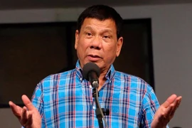 Ông Duterte thừa nhận từng trêu đùa các nữ cảnh sát