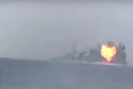 Phiến quân Yemen nã tên lửa trúng tàu chiến Ả Rập Saudi
