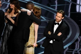 Nhầm lẫn tại Oscar 2017: Công ty kiểm phiếu xin lỗi