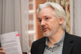 Cựu giám đốc FBI được rủ đầu quân cho WikiLeaks