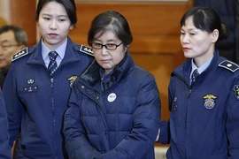 Bà Choi Soon-sil chỉ bị tuyên án ba năm tù