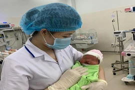 Thương tâm: Bé sơ sinh dị tật bị bỏ lại bệnh viện