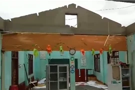 Hàng trăm căn nhà ở Quảng Ngãi hư hỏng do bão số 5