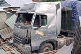 Tài xế container tông sập nhà dân có nồng độ cồn trong máu