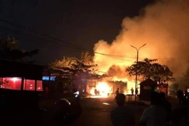 Cháy liên tiếp 4 nhà hàng liền nhau