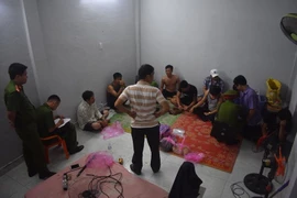  Bắt quả tang 4 cán bộ huyện ở Quảng Ngãi đánh bạc