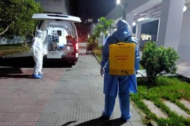 Ba BN nhiễm COVID-19 tại Quảng Nam đã được chuyển đến Bệnh viện Trung ương Huế. Ảnh: ND