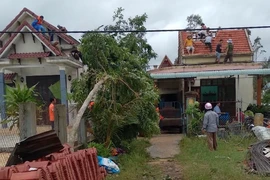 Quảng Nam: Lốc xoáy làm hư hỏng 20 ngôi nhà, cột điện ngã...