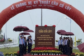 Thông xe kỹ thuật cầu 2.250 tỉ ở Quảng Ngãi