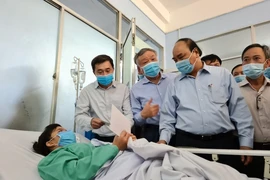 Thủ tướng thăm hỏi nạn nhân vụ sạt lở Trà Leng