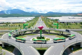 Đoàn xe đón người dân Quảng Nam gặp khó khăn ở TP.HCM lên đường