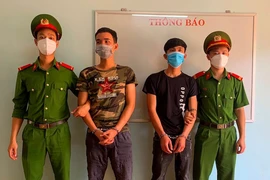 2 thanh niên bắt cóc, ép con nợ gọi người thân trả tiền