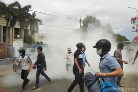 Người dân dựng lều bạt gần trung tâm hành chính thị xã Điện Bàn đòi sổ đỏ
