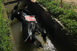 Rơi xuống mương nước, người đàn ông đi xe máy tử vong