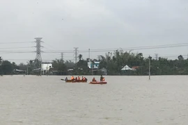 Lật ghe chở 3 người, 1 người mất tích 