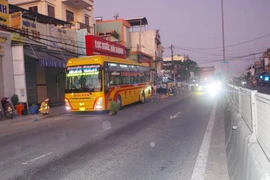 Va chạm với xe khách chạy cùng chiều, 1 phụ nữ đi xe máy tử vong