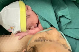 Đỡ đẻ cho thiếu nữ 15 tuổi