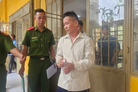 Chồng đâm vợ suýt chết chỉ vì chuyện rửa bát
