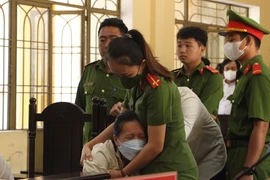  Lừa đảo 405 tỉ, nữ bị cáo oà khóc khi toà tuyên án chung thân
