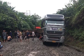 Quốc lộ 14D xuống cấp nghiêm trọng. Ảnh: TN