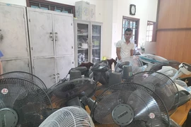 Đột nhập trung tâm thể dục - thể thao gỡ 39 quạt điện