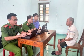 Nghi phạm xâm hại tình dục bé gái 10 tuổi đang chuẩn bị trốn sang Lào thì bị bắt.