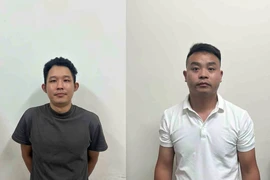 2 người nước ngoài nhập cảnh vào Việt Nam chiếm đoạt thẻ tín dụng của người dân. Ảnh: CA