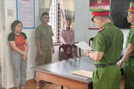 Nữ quái đánh tráo vàng giả, lừa chủ tiệm vàng. Ảnh: CA
