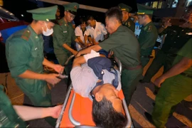Ngư dân hãi hùng kể lúc bị tàu nước ngoài áp sát, đánh đập dã man