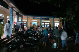 Di dời khẩn cấp cả khu dân cư vì quả đồi phía sau nứt toác