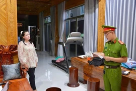 Bắt 2 chị em ruột cho vay lãi nặng