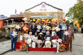 18 du khách Ý xông đất phố cổ Hội An