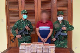 Bắt giữ người mang 38 bánh heroin từ Lào vào Việt Nam