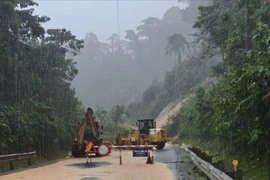 Thương tâm học sinh lớp 3 trượt chân vào ống cống tử vong