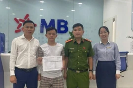 Thấy tài khoản 'ting ting' gần 500 triệu, thanh niên đến công an trình báo