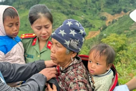 Vụ sạt lở ở Đà Nẵng: Xót xa 2 con nhỏ chờ ba mẹ trở về