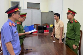 Giám đốc công ty chỉ đạo nhân viên khai thác cát trái phép bị bắt