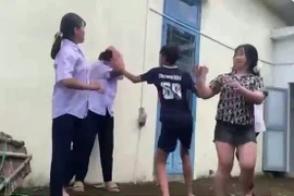 Em H bị đánh hội đồng.