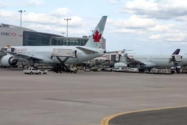 2 máy bay đâm nhau trên đường băng Canada 