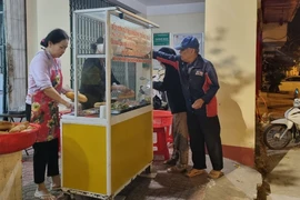 Bánh mì thịt chỉ có giá 2.000 đồng trên phố núi Buôn Ma Thuột