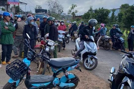 Nhiều người đến cơ sở thu mua nông sản ở Đắk Lắk đòi tiền ký gửi cà phê