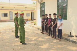 Tạm giam nhóm thanh thiếu niên hiếp dâm bé gái 12 tuổi