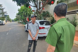 Bắt giữ đối tượng chuyên đập phá kính ô tô để trộm cắp