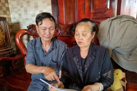 Vợ chồng già gian nan đòi bồi thường oan