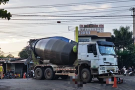 Nạn nhân tử vong do va chạm xe chở bê tông ở Đắk Lắk là hai mẹ con