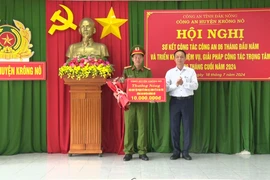 Khen thưởng lực lượng phá án nhanh vụ kề dao cướp tiền lúc đang ngủ ở Đắk Nông