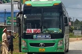 CSGT phát hiện tài xế dương tính ma túy, 45 hành khách sang xe khác về Nghệ An