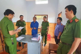 Đập kính ô tô trộm hơn 600 triệu đồng của cụ ông 74 tuổi