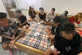 Tòng Mini cùng chủ nhà nghỉ tổ chức sử dụng ma túy