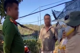 Con khóc ré trong quán cơm khiến người mẹ bị nghi là bắt cóc trẻ em